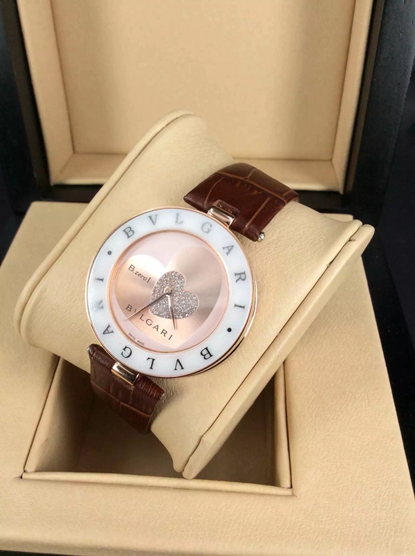 ブルガリ時計正面デザイン